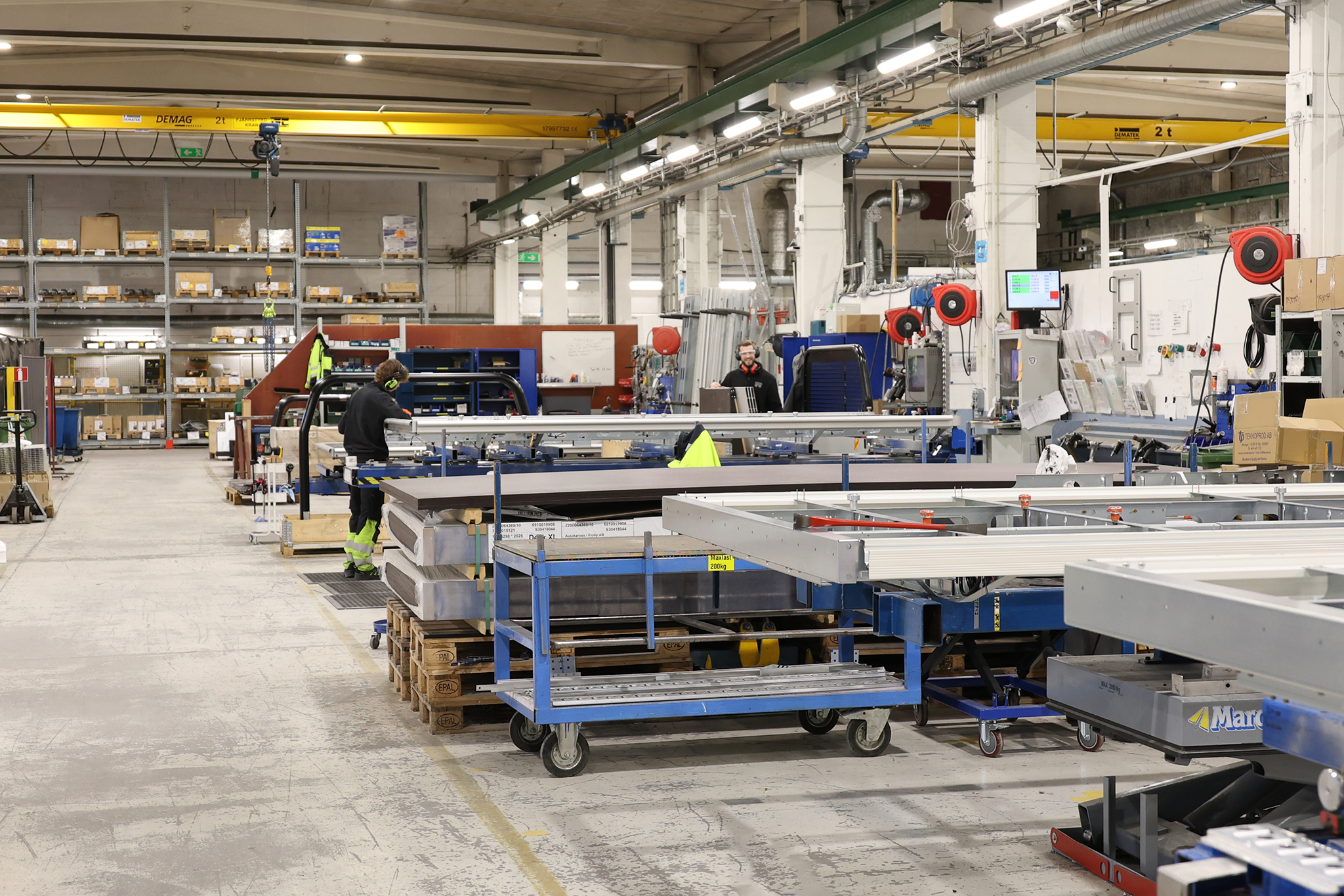 Autokaross i Floby ABs moderna produktions lokaler.